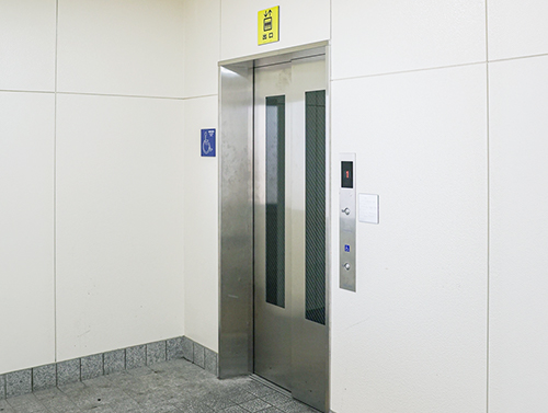 遠州病院駅のエレベーター