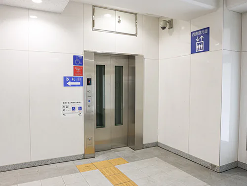 助信駅のエレベーター