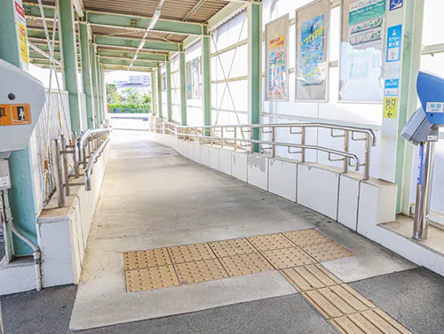 美薗中央公園駅のスロープ