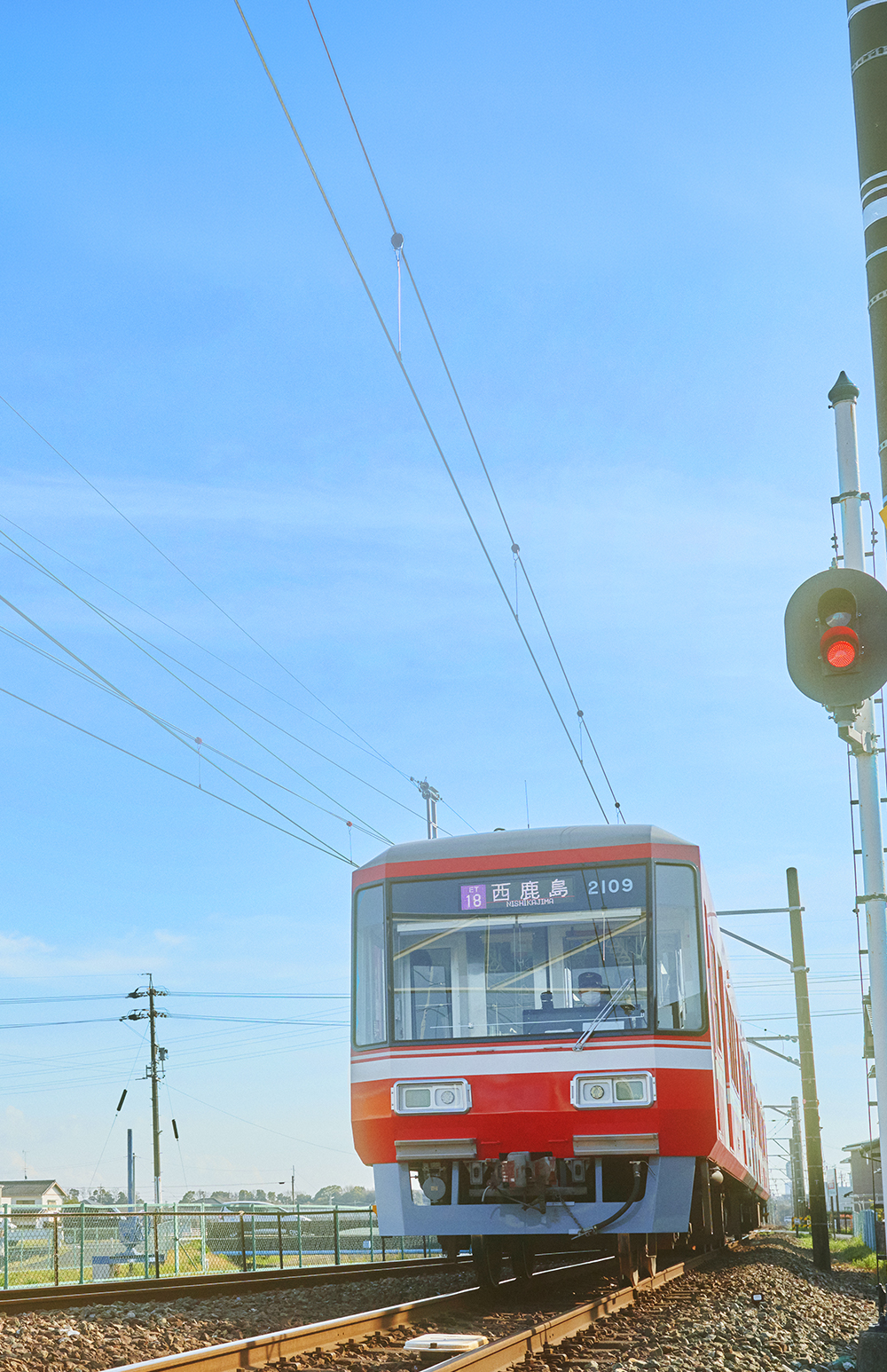 田園を走る赤電(遠州鉄道の赤い電車)