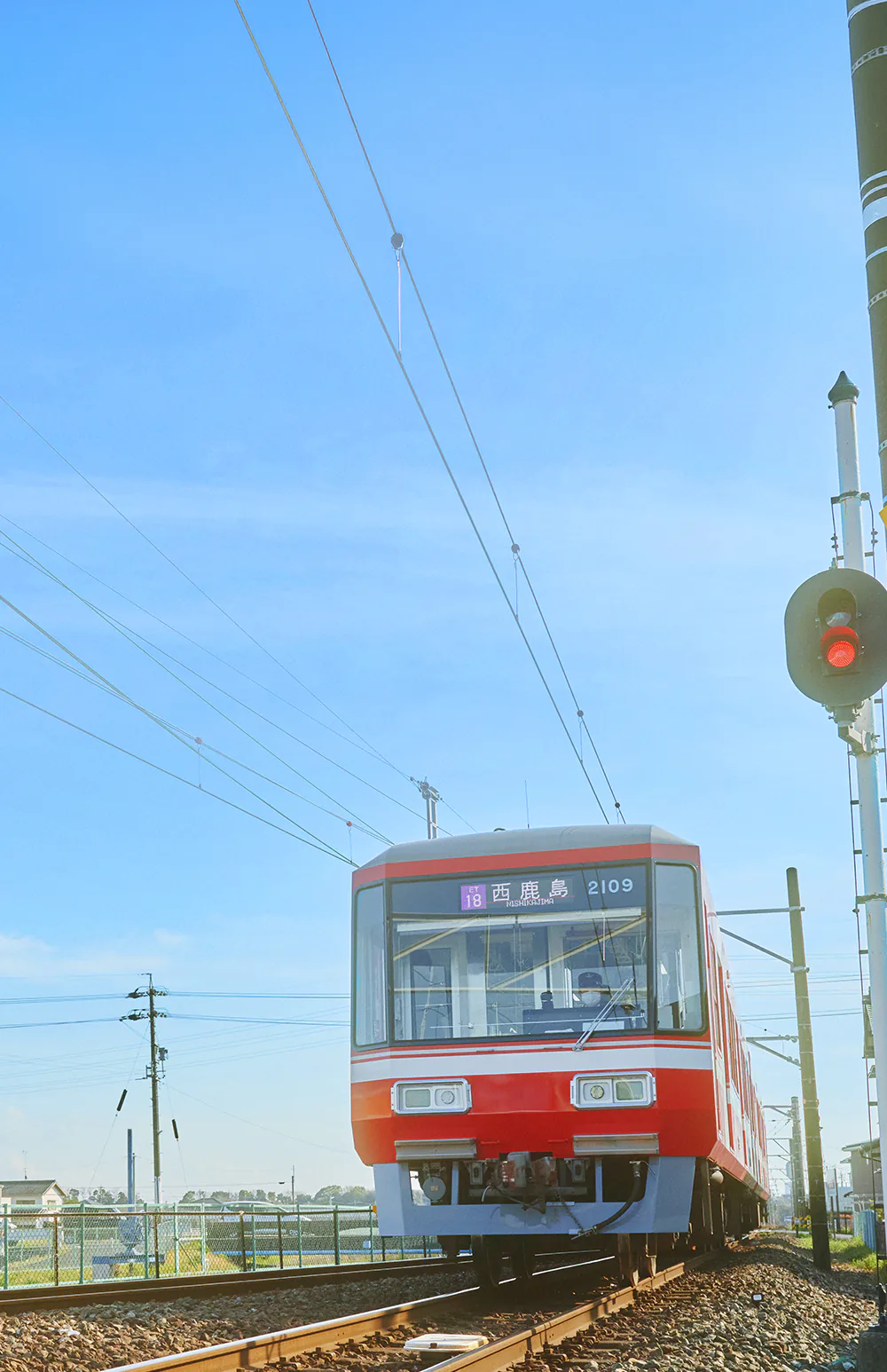 田園を走る赤電（遠州鉄道の赤い電車）
